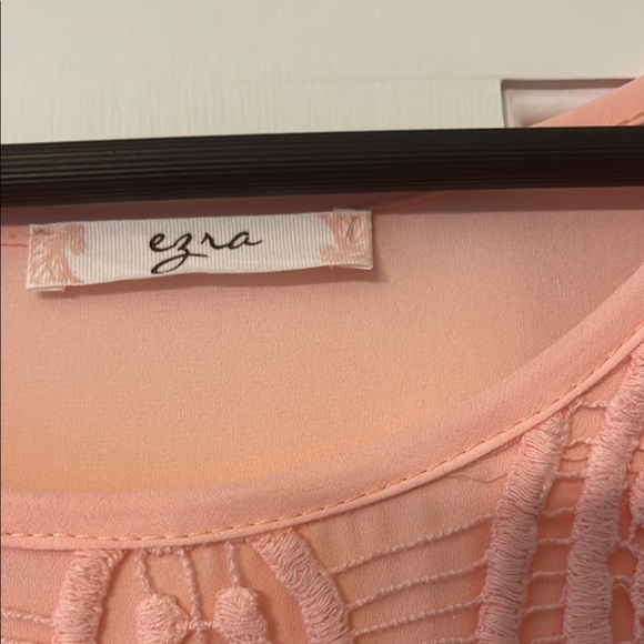 Elegant Peach Blouse with Lace Detail Excellent Condition - Picture 2 of 9